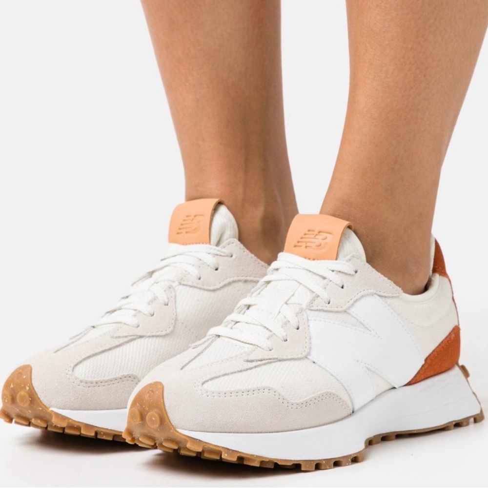 New Balance 327 Sneakers